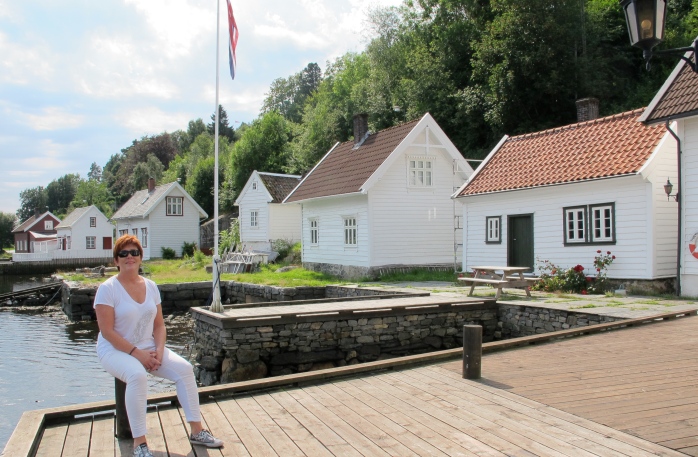 Strusshamn fungerte på på 16 -1700 tallet som  karantenehavn for seilskip på vei til  Bergen by. En av Norges mest bevarte trehusbebyggelser ser du her 