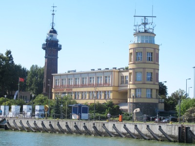 Her er kontorene til havnemyndigheten hvor Svein ba om tilatelse til innreise