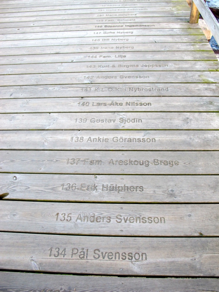 For at Ystad havn skulle vokse å bli en stor fin havn invistertte lokalbefolkningen i en plank hver :)